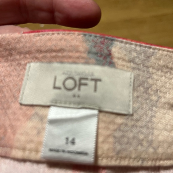 Beautiful LOFT floral skirt - size 14 - Picture 6 of 6